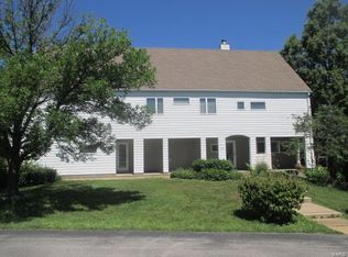 5200 Country Club Dr, High Ridge, MO 63049