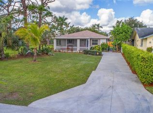 689 93rd Ave N, Naples, FL 34108