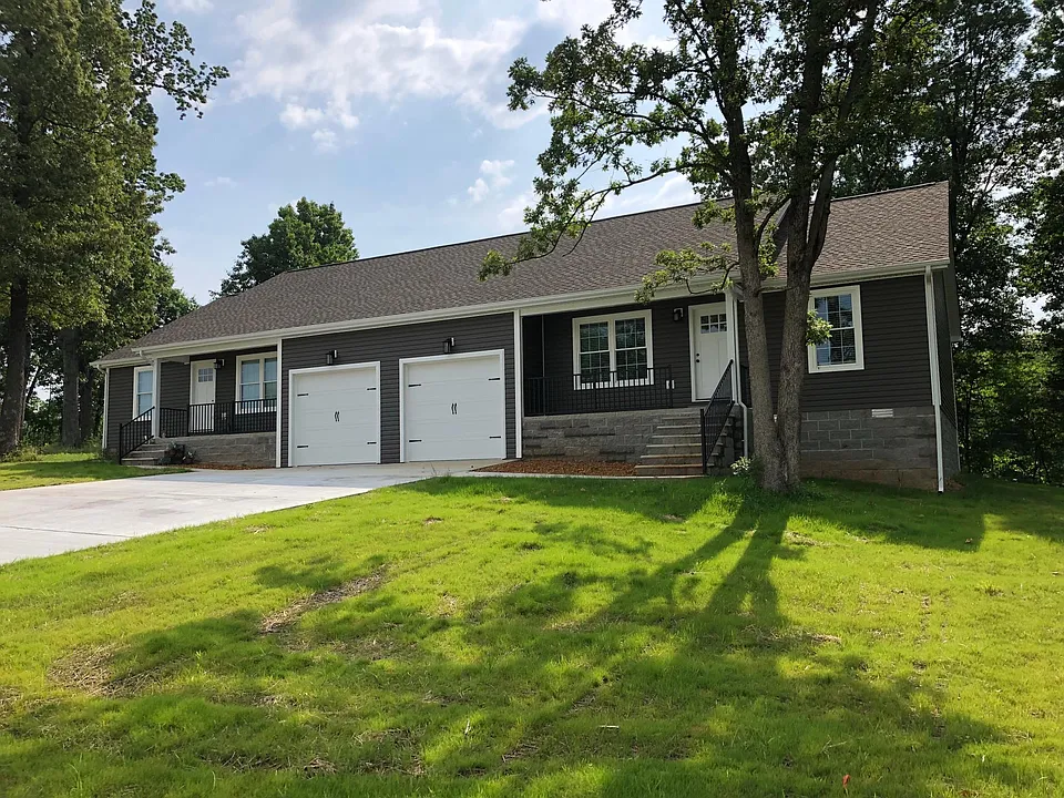 78 Robyn Dr