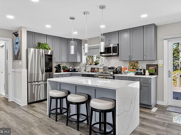 4th image of 2303 Riddle Ave