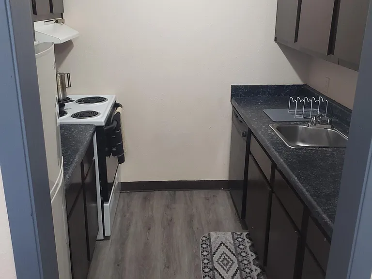 1802 Potomac Pl #C — Photo 6