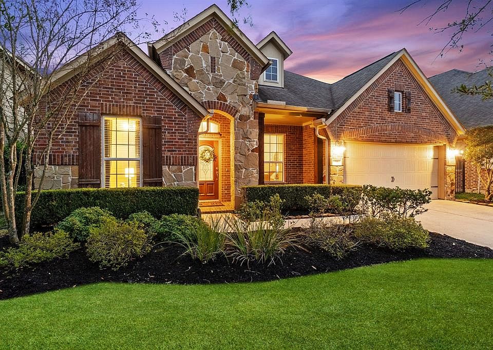 38 S. Pinto Point in Creekside Park of The Woodlands.
