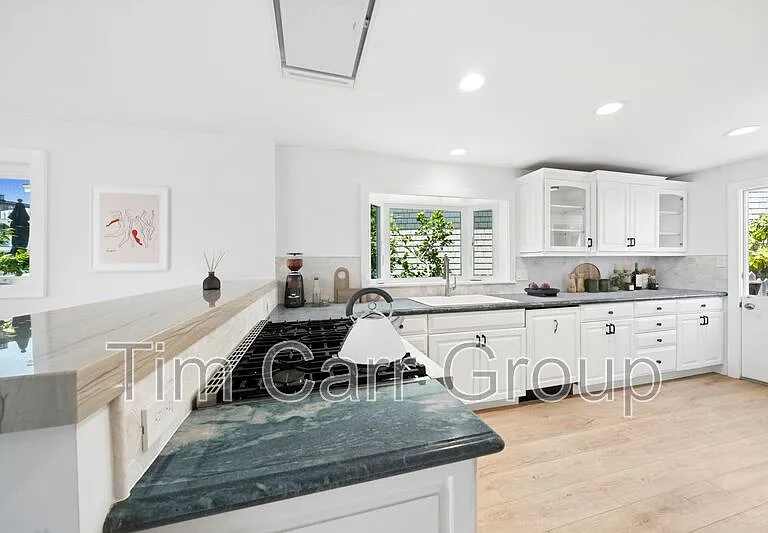 112 S Bayfront — Photo 14