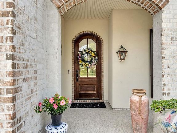4th image of 305 Nicklaus Dr