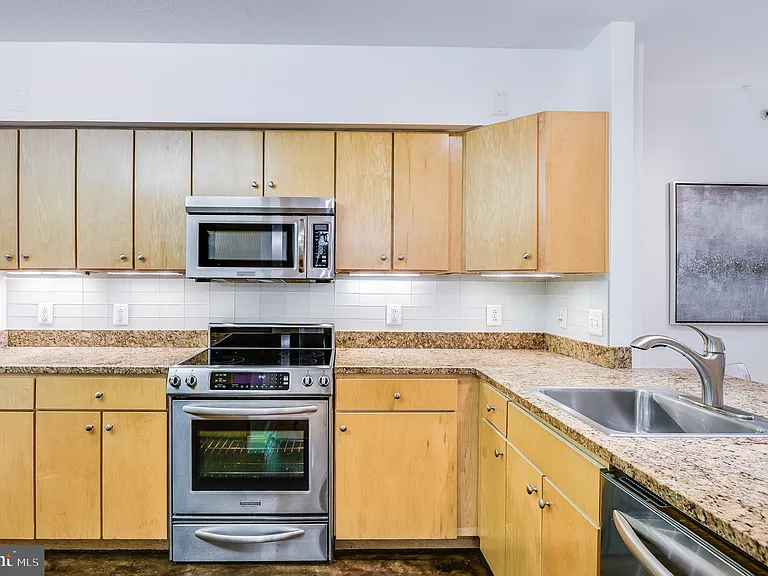631 D St NW #330 — Photo 6