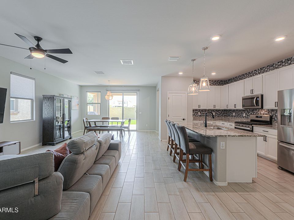 1st image of 657 E BUCKINGHAM Avenue