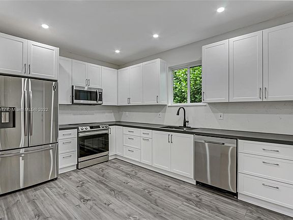 5th image of 410 Mendoza Ave