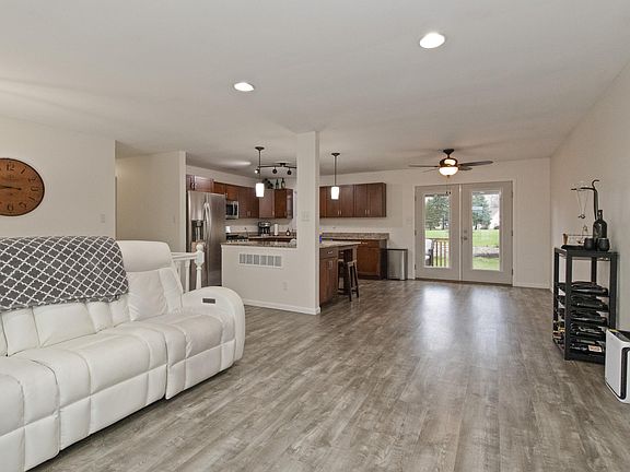 4th image of 1802 Forest Ln