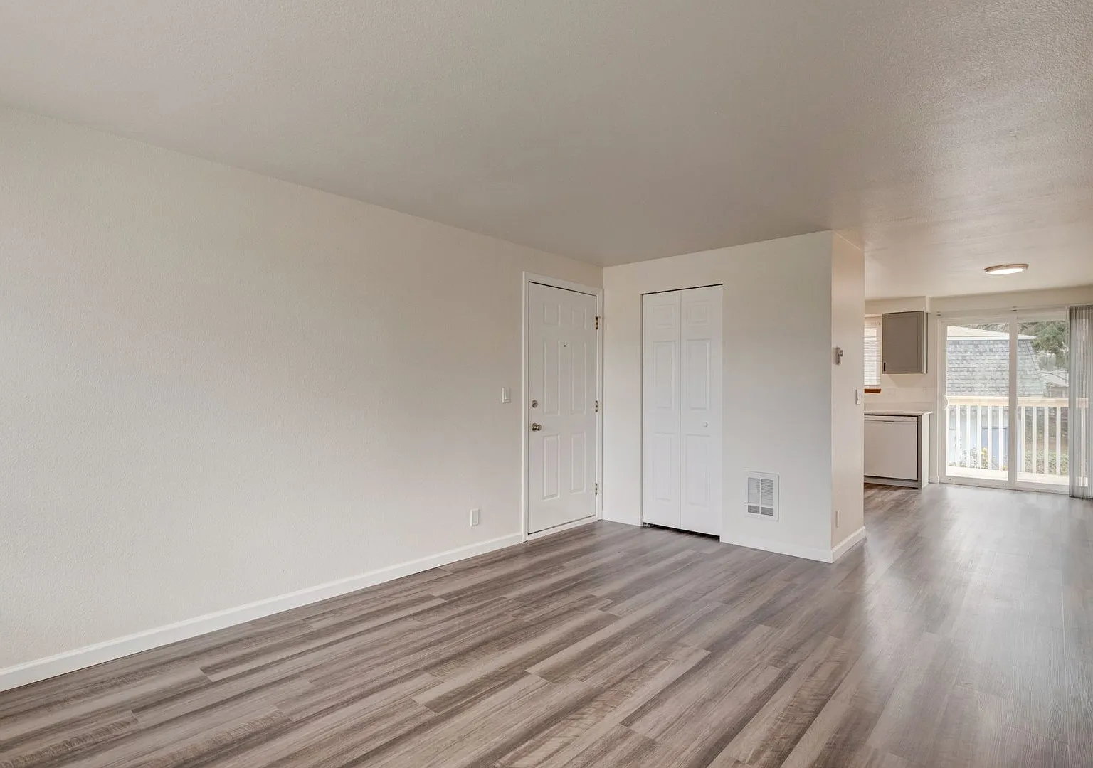 M1407: Horizons West Apartments — Photo 3