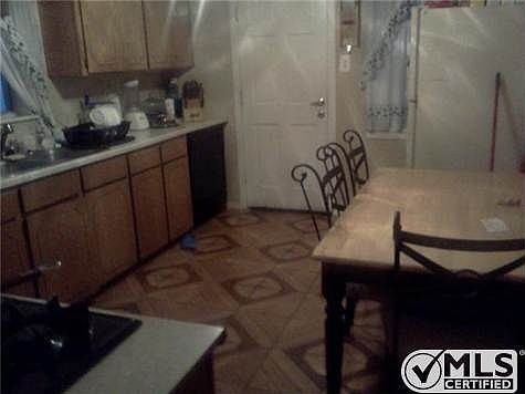 5th image of 144 S Carolina Dr