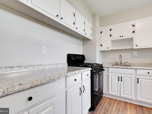 5th image of 4518 Sturbridge Pl