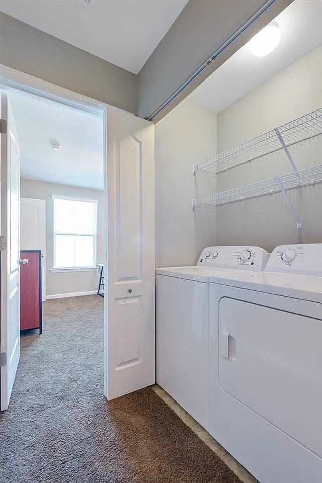 3 bed, 3.0 bath, 1300 sqft, $1,500 — Photo 4