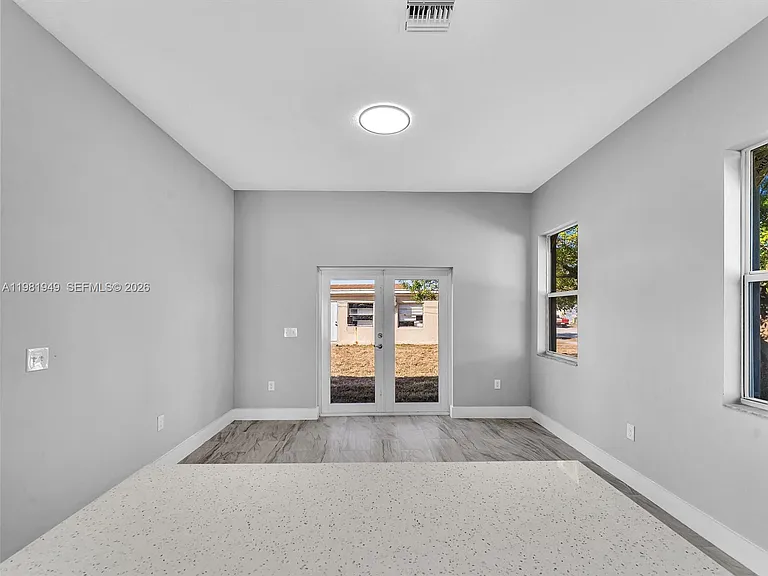 803 N 20th St — Photo 33
