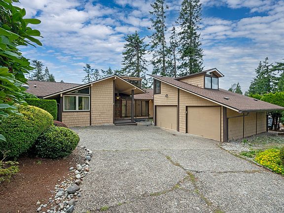 2nd image of 18307 NE 19th Pl