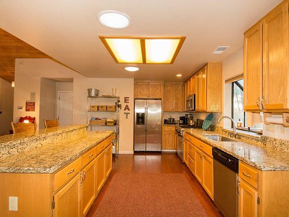 4th image of 23895 Leisure Dr