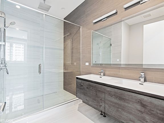 2nd image of 4858 N Kenmore Ave #3S