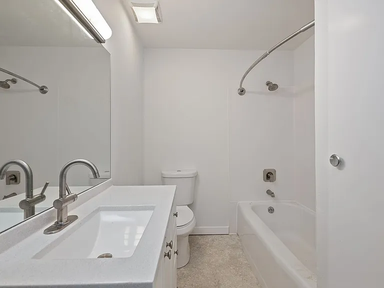 Loyal Heights Apartments — Photo 9