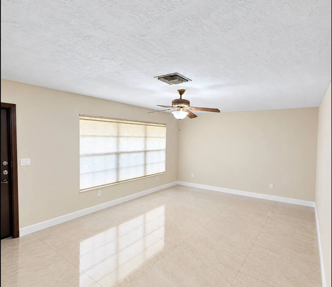 4 bed, 3.0 bath, 1847 sqft, $5,900 — Photo 2