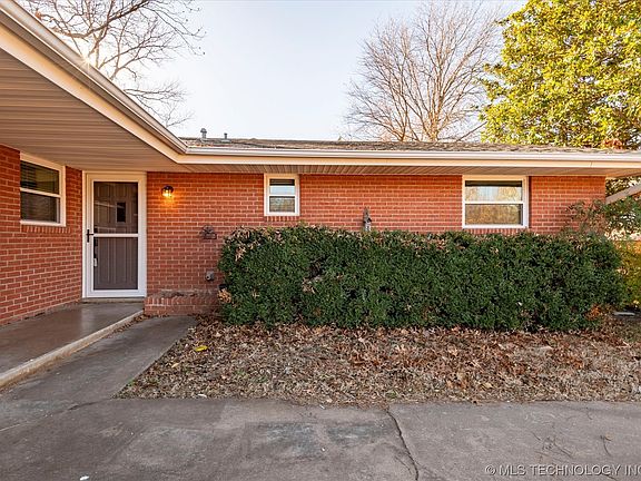 2nd image of 1712 Arbor Dr