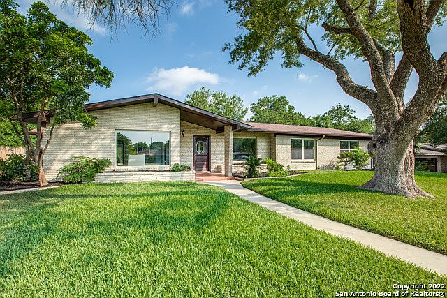 1st image of 105 Carolwood Dr