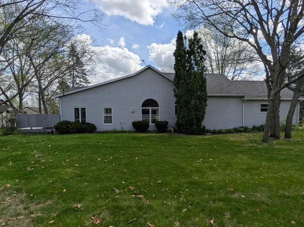 3447 Daren Dr, Freeport, IL 61032