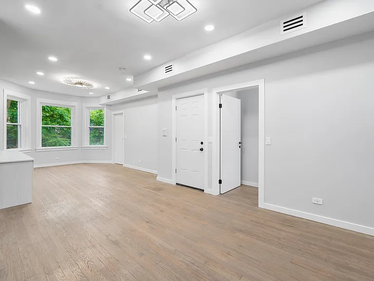 1518 W Melrose St #2 — Photo 4