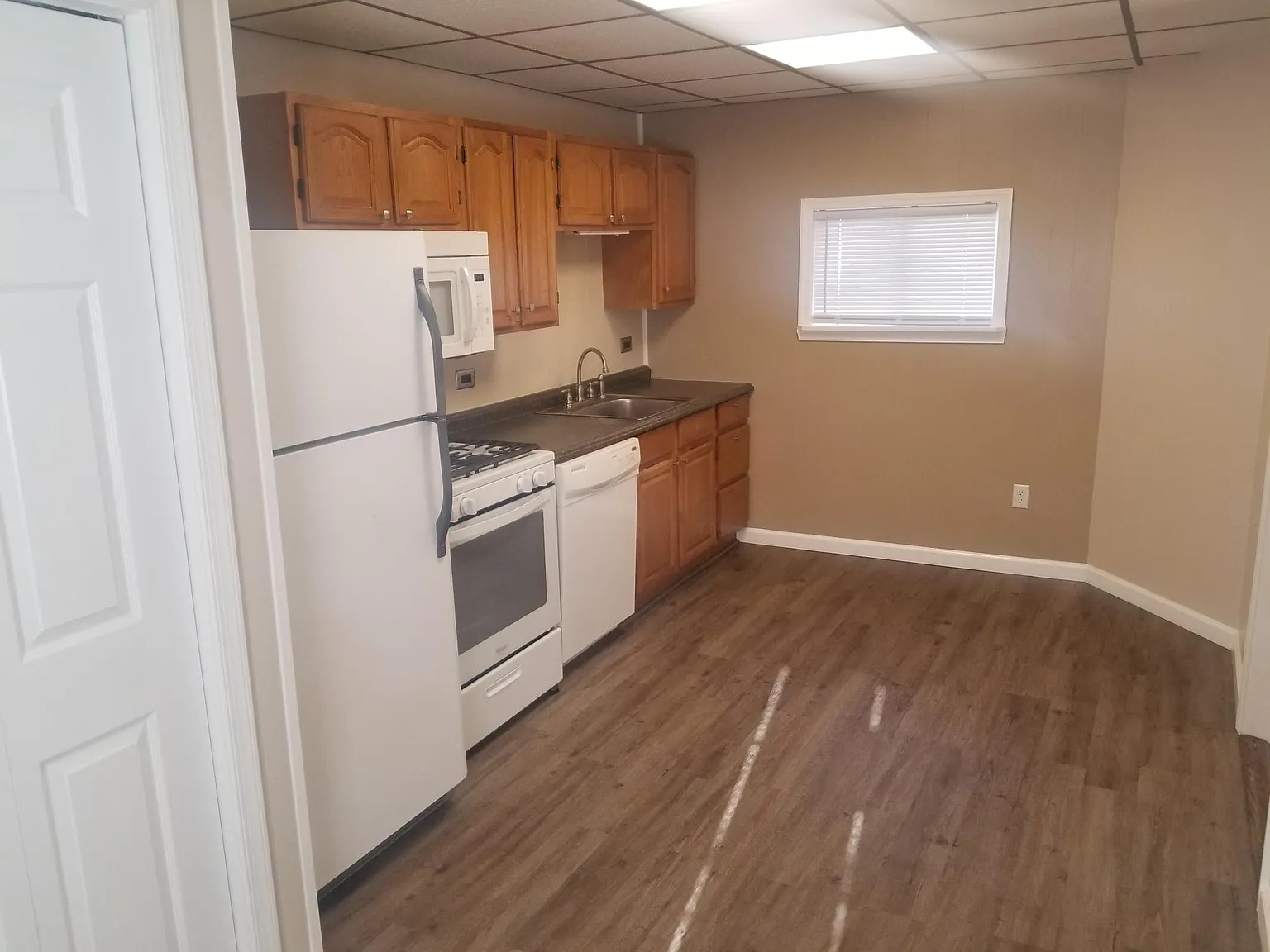3 bed, $1,100 — Photo 4