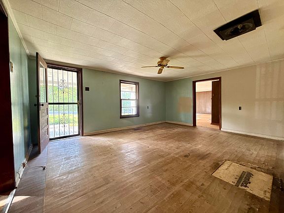 5th image of 845 Needham Rd