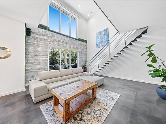 4th image of 2760 NE 8th Avenue #2760