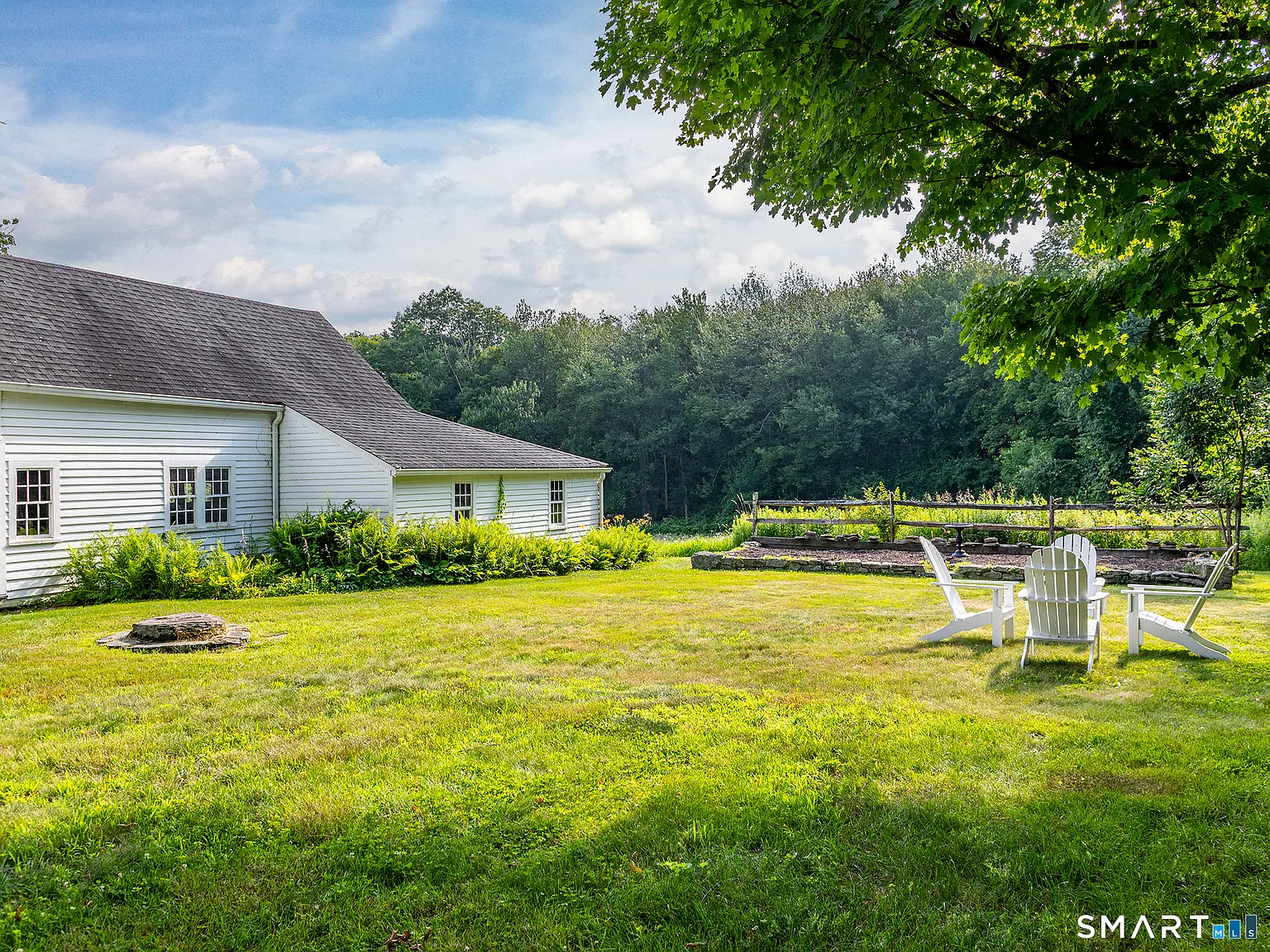 5 bed, 3.0 bath, 3065 sqft, $4,500 — Photo 2