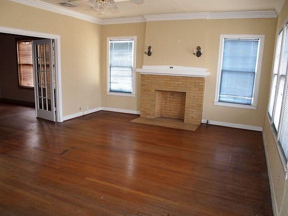 2nd image of 705 W Moore Ave