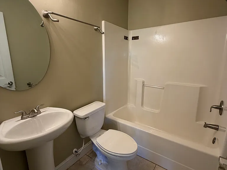 619 Uniola Dr — Photo 7