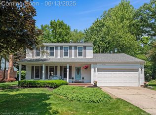 21762 Shadybrook Dr, Novi, MI 48375