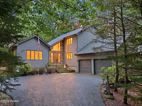 176 Cloud Crest Dr, Greentown, PA 18426