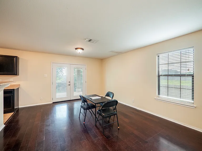 141 Clover Cv — Photo 7