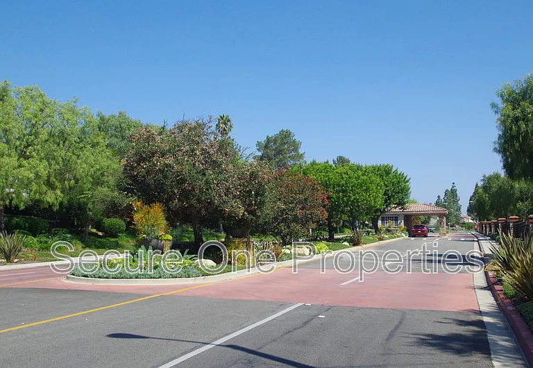 1740 Amarelle St — Photo 44