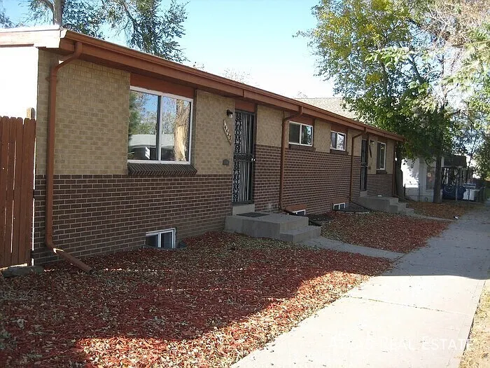 4425 N Elizabeth St — Photo 1