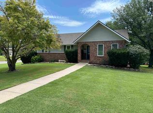 1401 Riverview Rd, Pratt, KS 67124