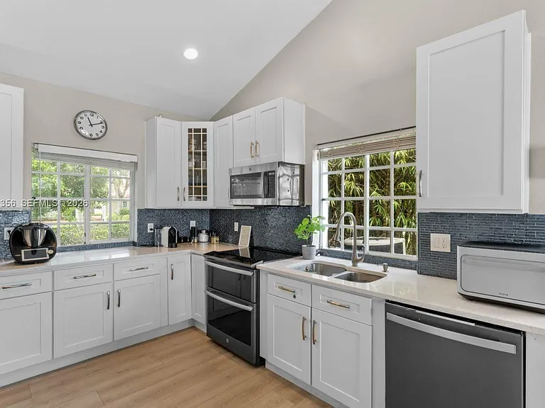 1179 Laguna Springs Dr — Photo 30