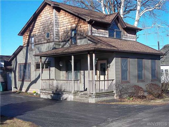 2nd image of 1550 Crescent Hts