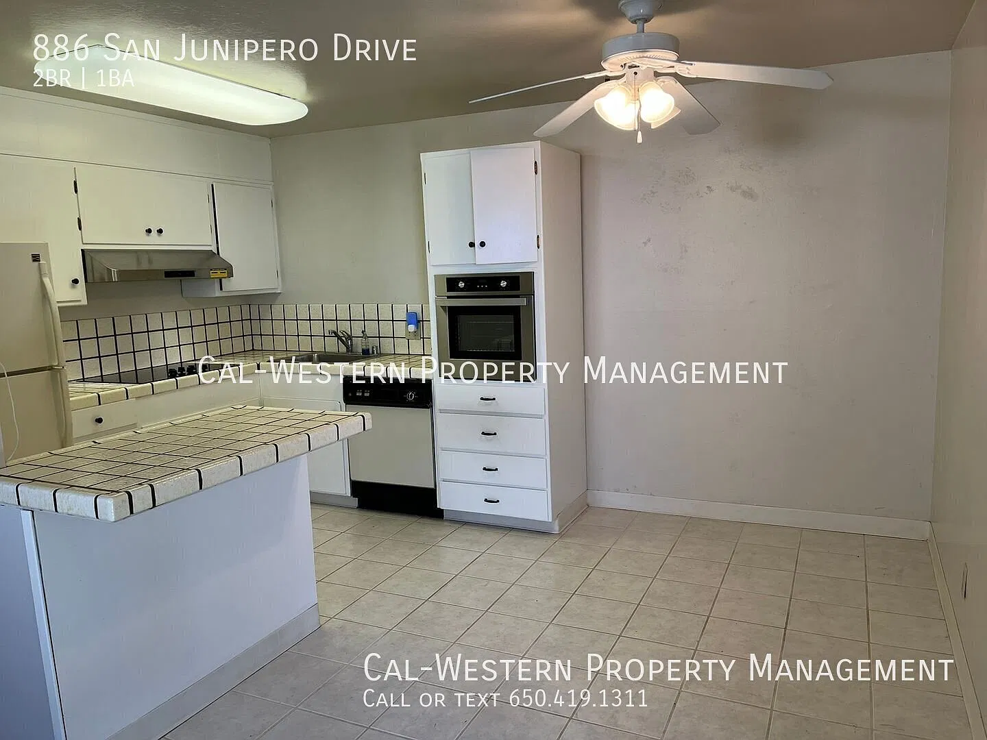 Bright 2BR/1BA Duplex with Private Yard, Attached Garage & Prime Location! _ bring your pets! — Photo 3