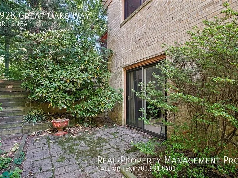 9928 Great Oaks Way — Photo 9