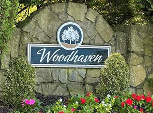 706 Woodhaven Dr, Edison, NJ
