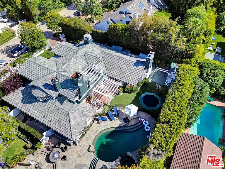 1056 Corsica Dr — Photo 44