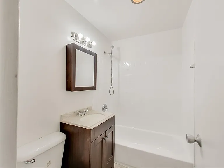 461 24th St #2 — Photo 8