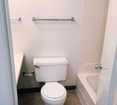 5th image of 104 Kings Hwy #12384522