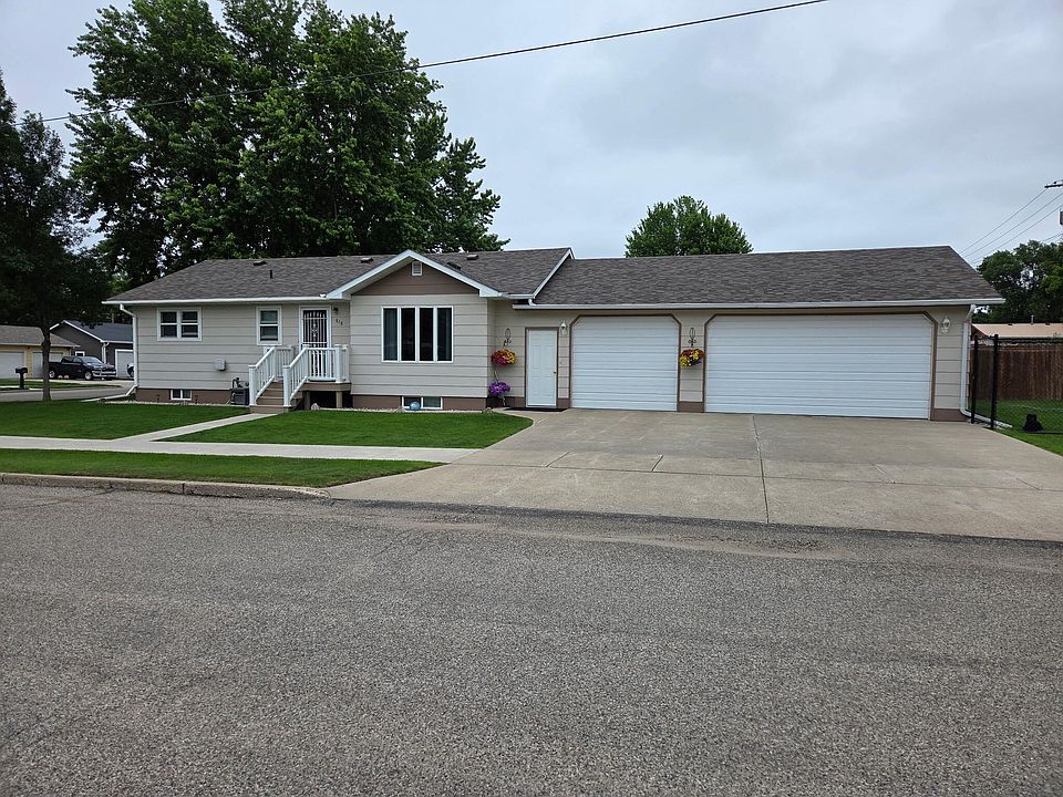 1st image of 818 8th St W