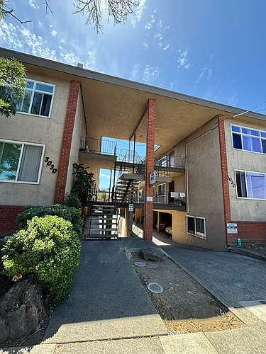 3020 35th Ave #15 Photo 1