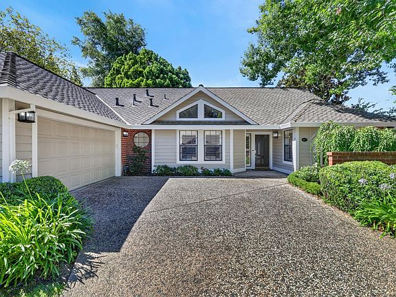 3rd image of 1073 Harrington Way