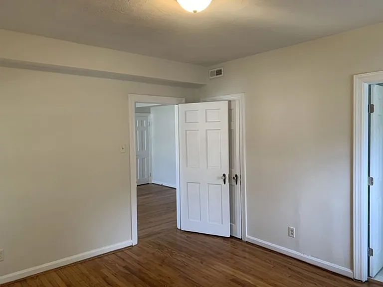 2919 Victoria Avenue — Photo 8